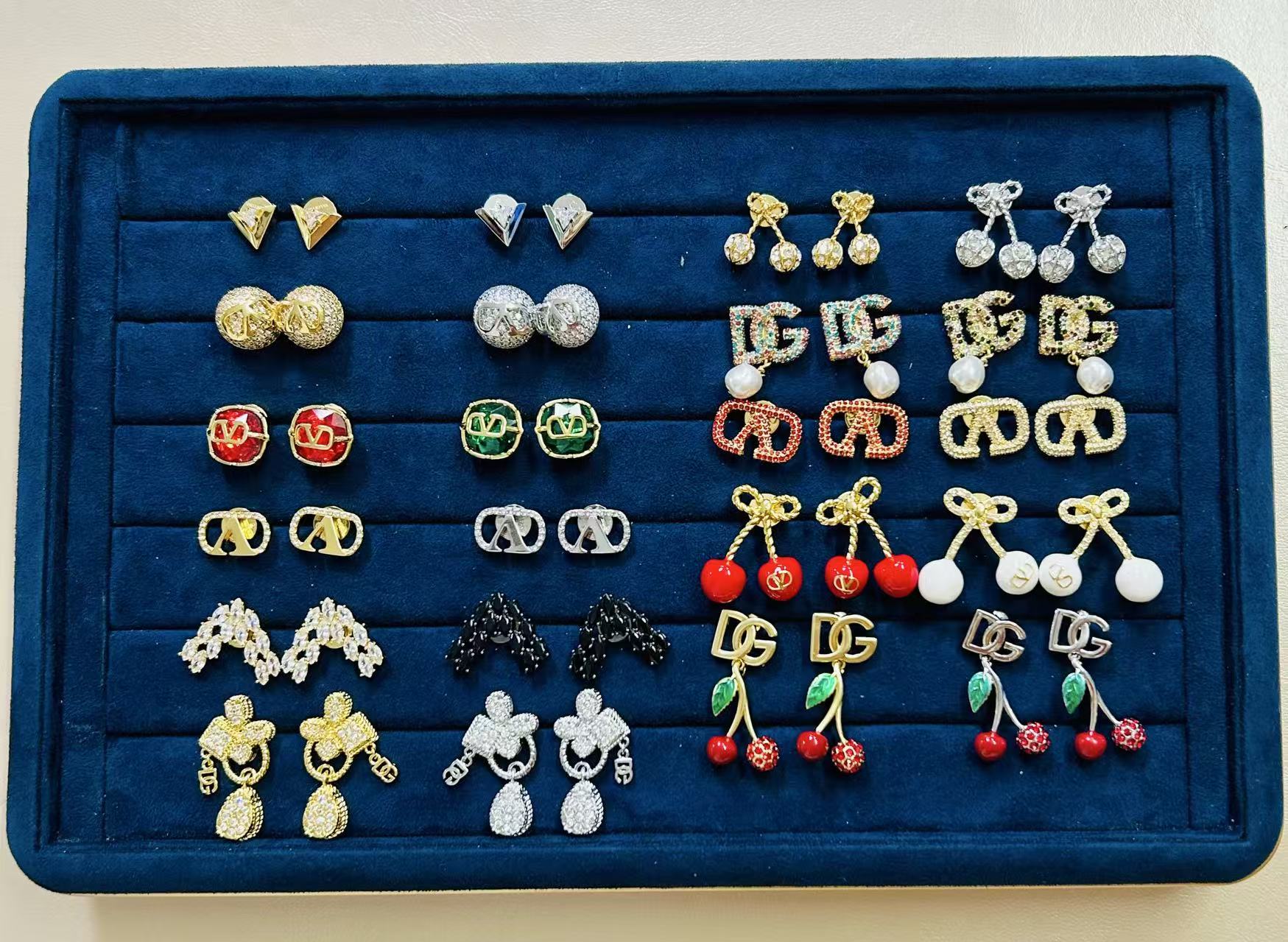 22pcs earring 185usd（copper）