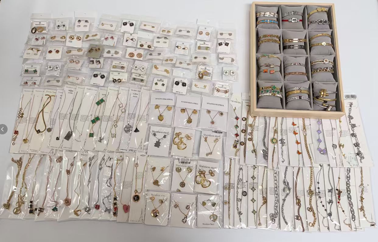 300usd get random jwelry 142pcs