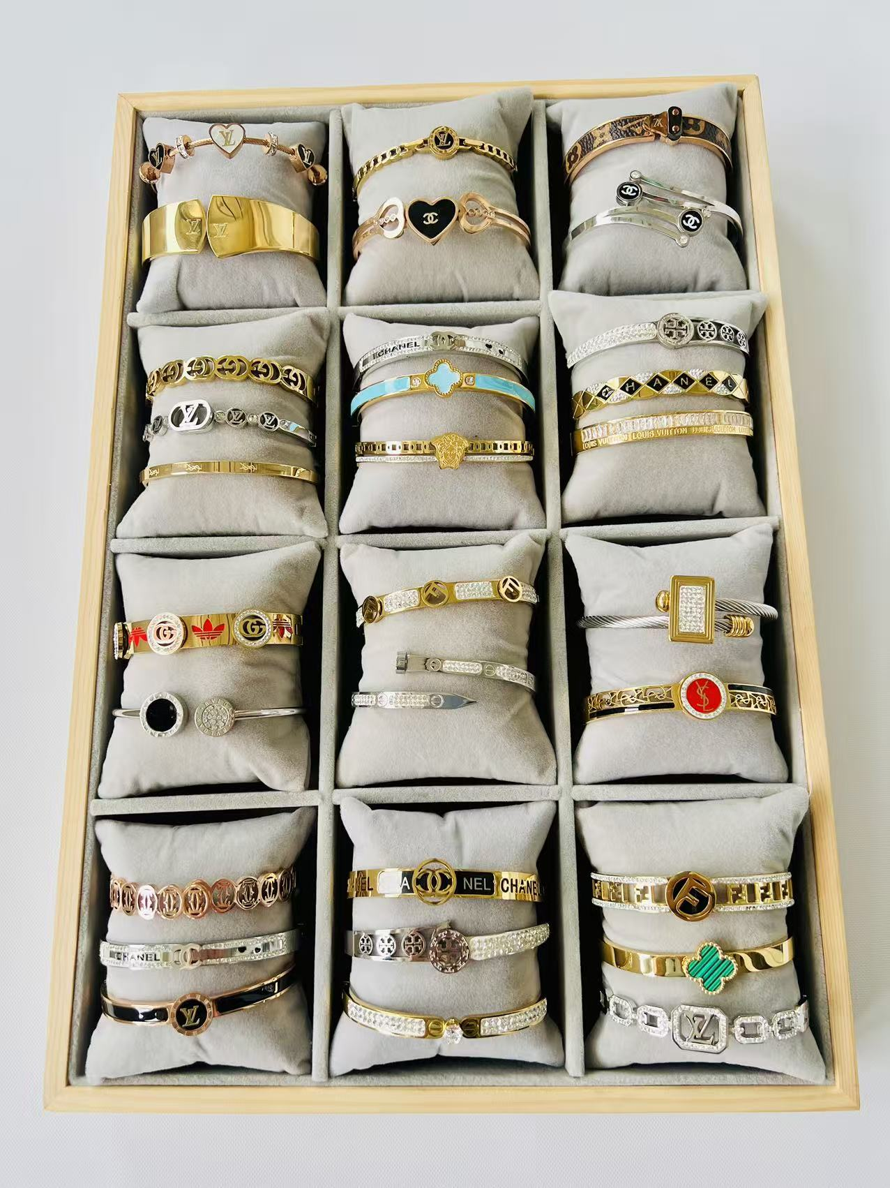 Randomly Bangle